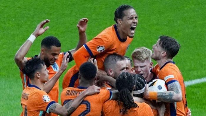 Belanda Menang Comeback 2-1 Atas Turkiye